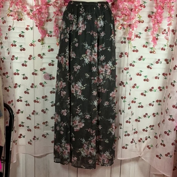 Grey hollister floral print maxi skirt - Picture 2 of 6